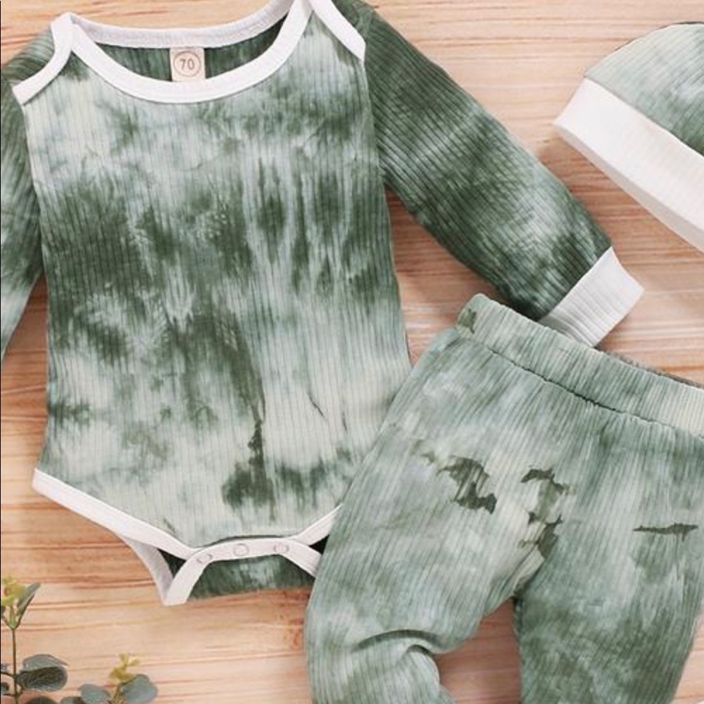 Green and white tye dye onesie set
